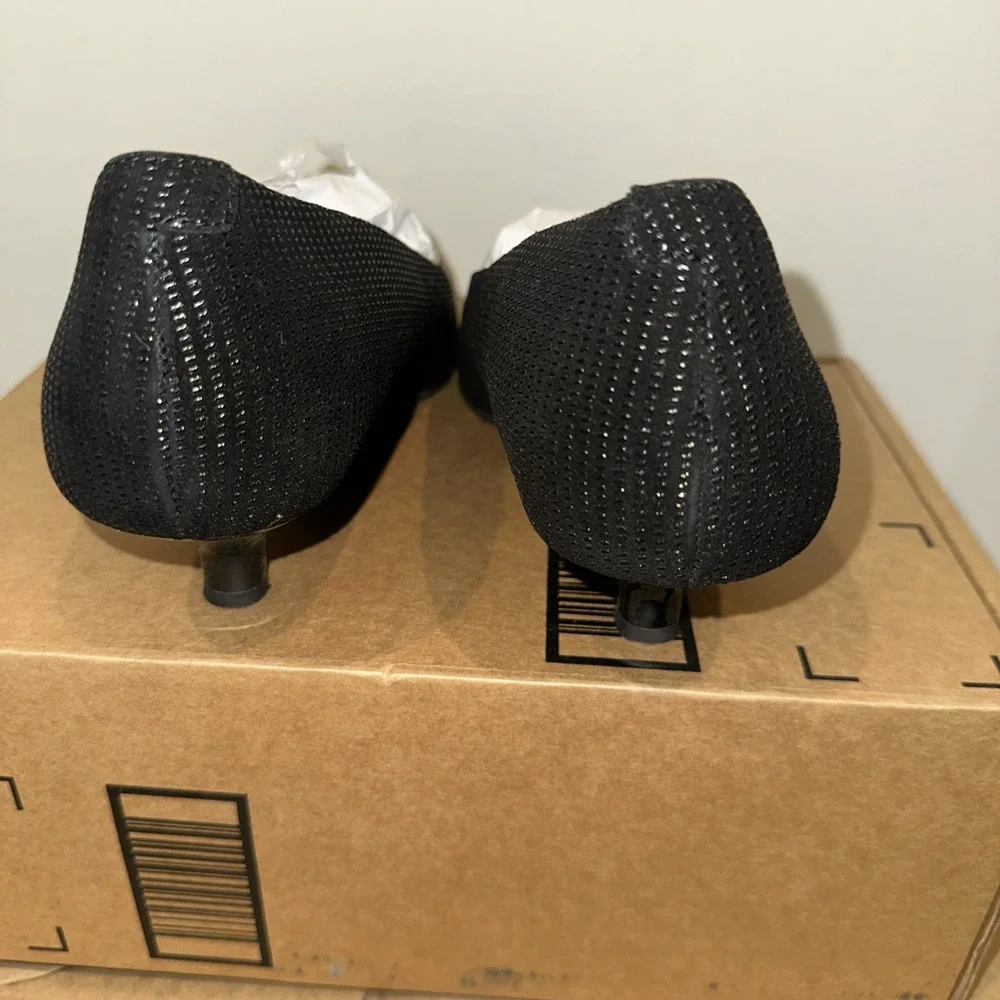 L'Amour Des Pieds Women Size 11M Kavan Pump Kitten Heel Textured Rain Drop Black